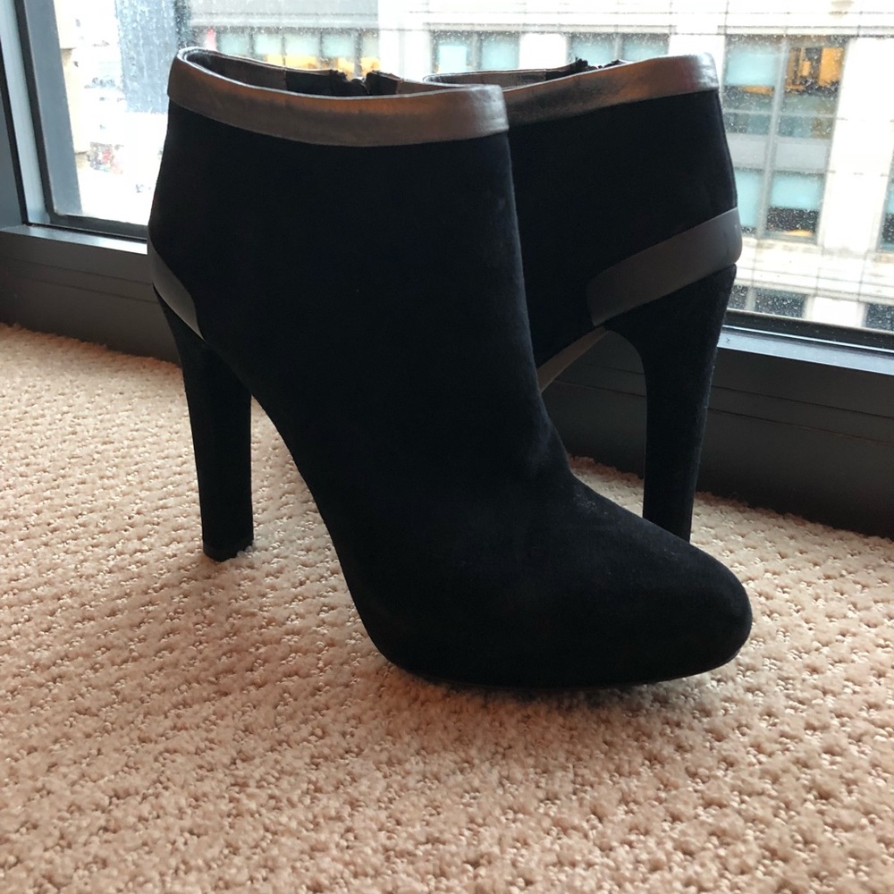 Fendi suede ankle booties 38